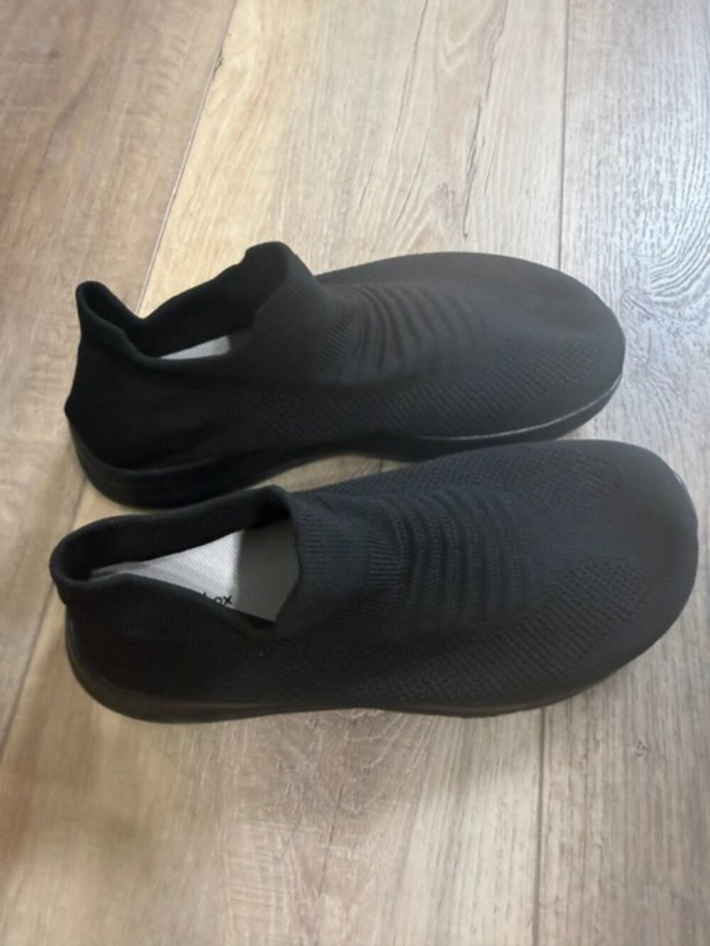 Women's Black Athletic Slip On Loafer Shoes Size 7.5 Wide